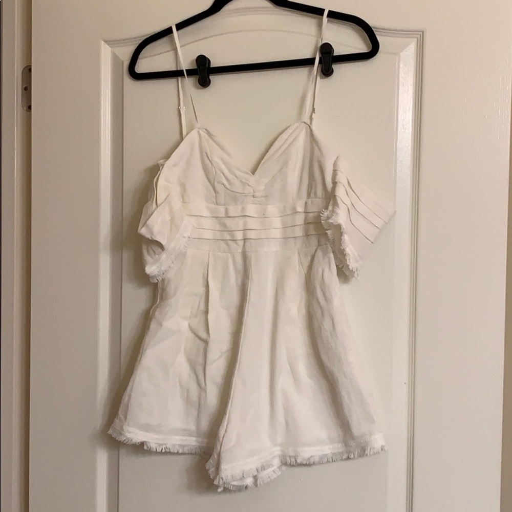Adorable white romper new! Can also fit size xs